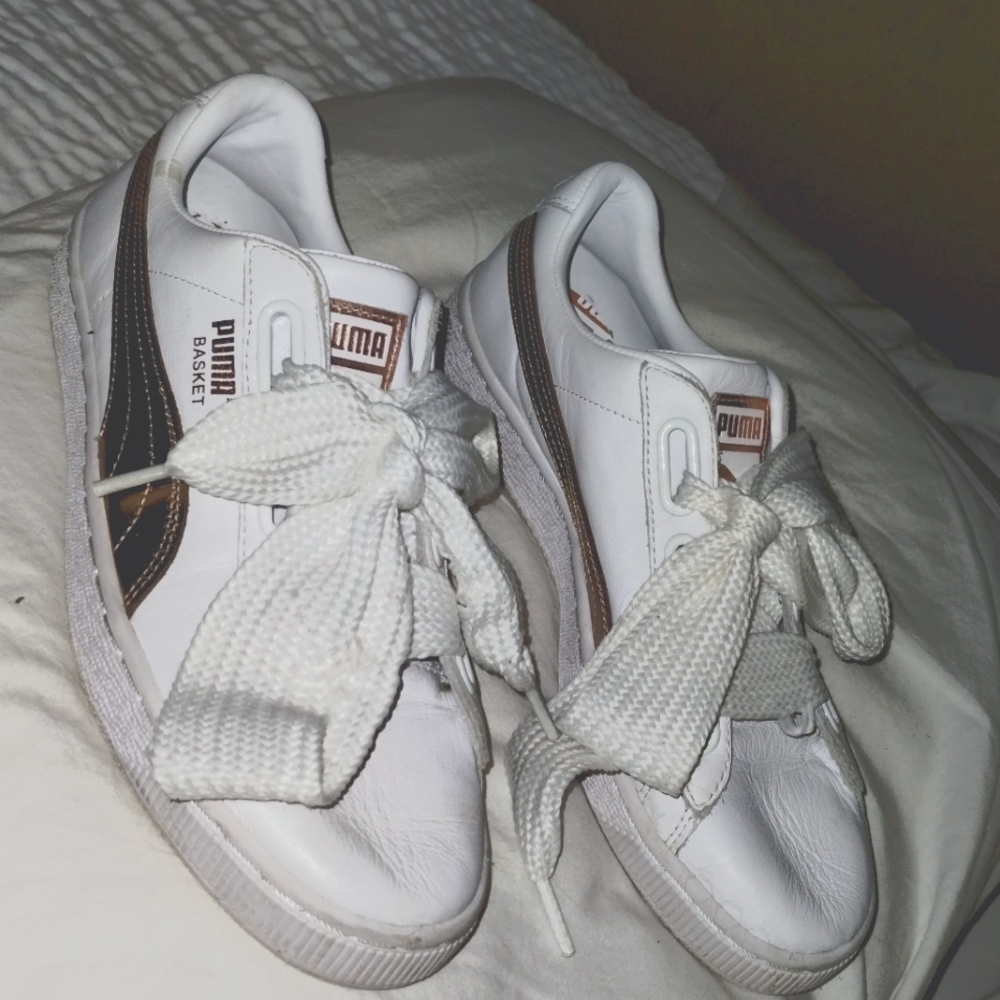 Puma Basket Heart White Bow Patent Sneaker Shoes Wide laced size 9
